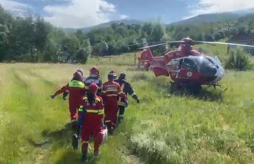 Accident rutier cu trei mașini implicate