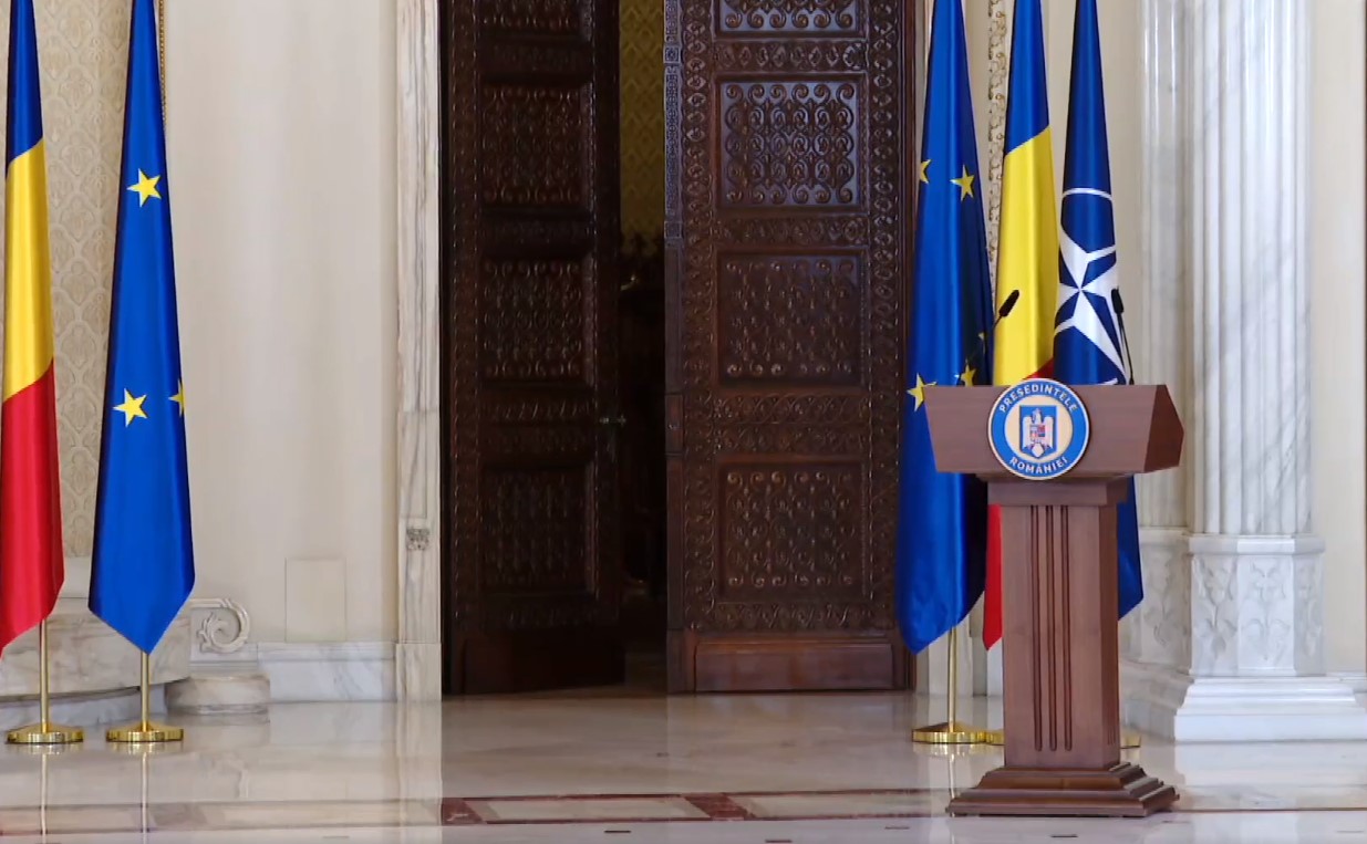 Peste jumătate dintre români ar fi de acord cu transformarea României într-o republică semi-prezidențială în care președintele ales de cetățeni să aibă puteri mai mari/Foto: Administrația Prezidențială a României