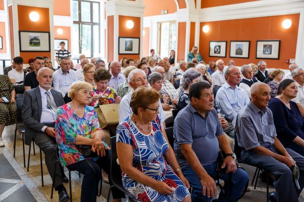 Zeci de cupluri clujene