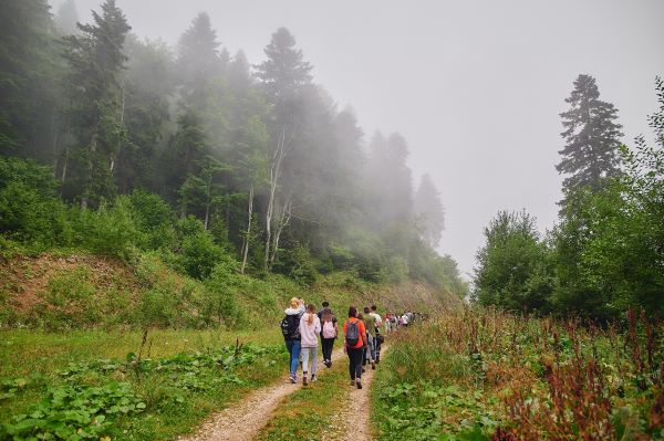 Mulți dintre copiii din mediul rural nu au ieșit niciodată din satul lor | Foto: World Vision România