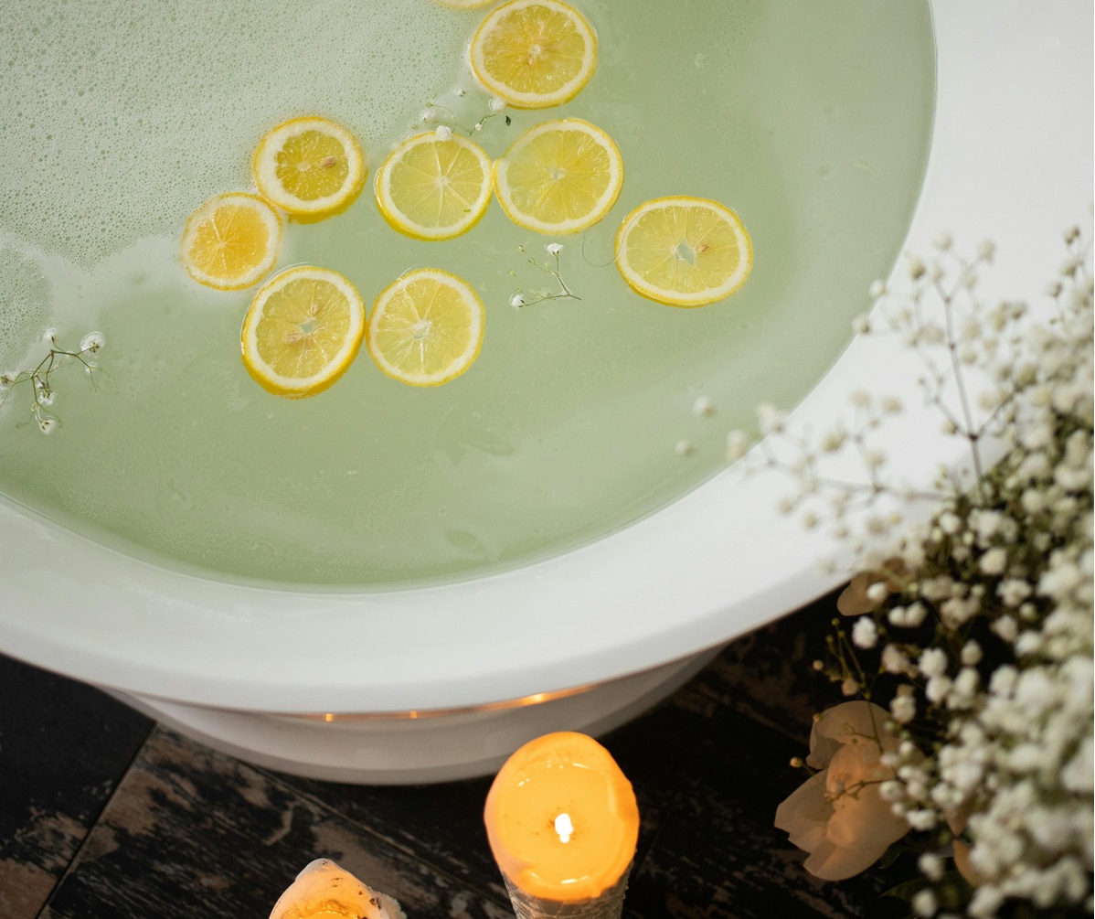 Lămâia e mai mult decât un simplu fruct. Un aliat pentru o minte calmă și o zi productive. Foto: pexels.com