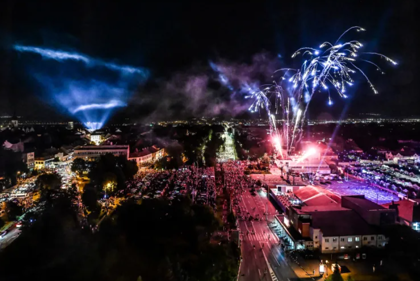 Peste 100.000 de români și turiști din străinătate au trăit magia FITS 2024 în prima zi de festival| Foto: TNRS Sibiu