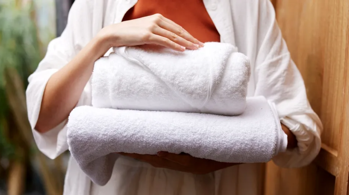 Trucurile care te ajută să ai prosoape moi și pufoase ca la hotel. Sunt simplu de pus în aplicare