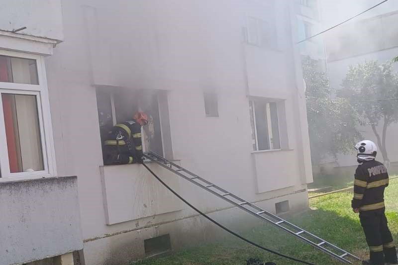 Un copil în vârstă de 7 ani s-a intoxicat cu fum