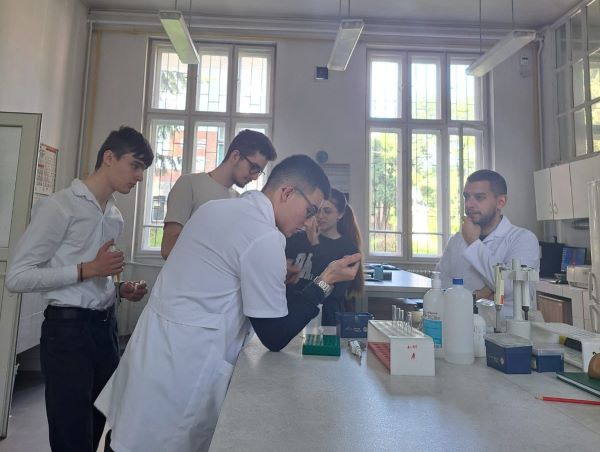 Elevii care vor reprezenta România la Olimpiada Internațională de Biologie au fost pregătiți de profesori de la UBB Cluj și de IȘJ Cluj | Foto: IȘJ Cluj