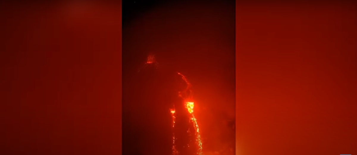 Aeroportul Internaţional Catania este închis din cauza cenuşii emise de Vulcanul Etna. Foto: Captură  Youtube  Corriere della Sera