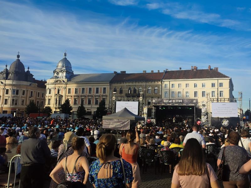 Peste 500 de chitariști în Piața Unirii