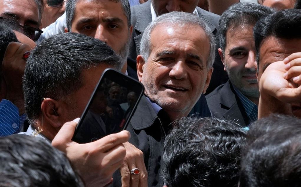 Reformistul Masoud Pezeshkian