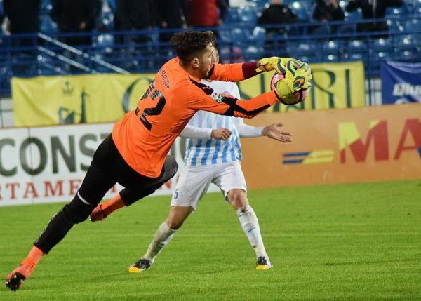 Contractul lui Balauru cu Unirea Ungheni a fost reziliat. Fostul fotbalist al Universității Cluj calcă pisici și se laudă cu asta pe internet. | Foto: romaniansoccer.ro
