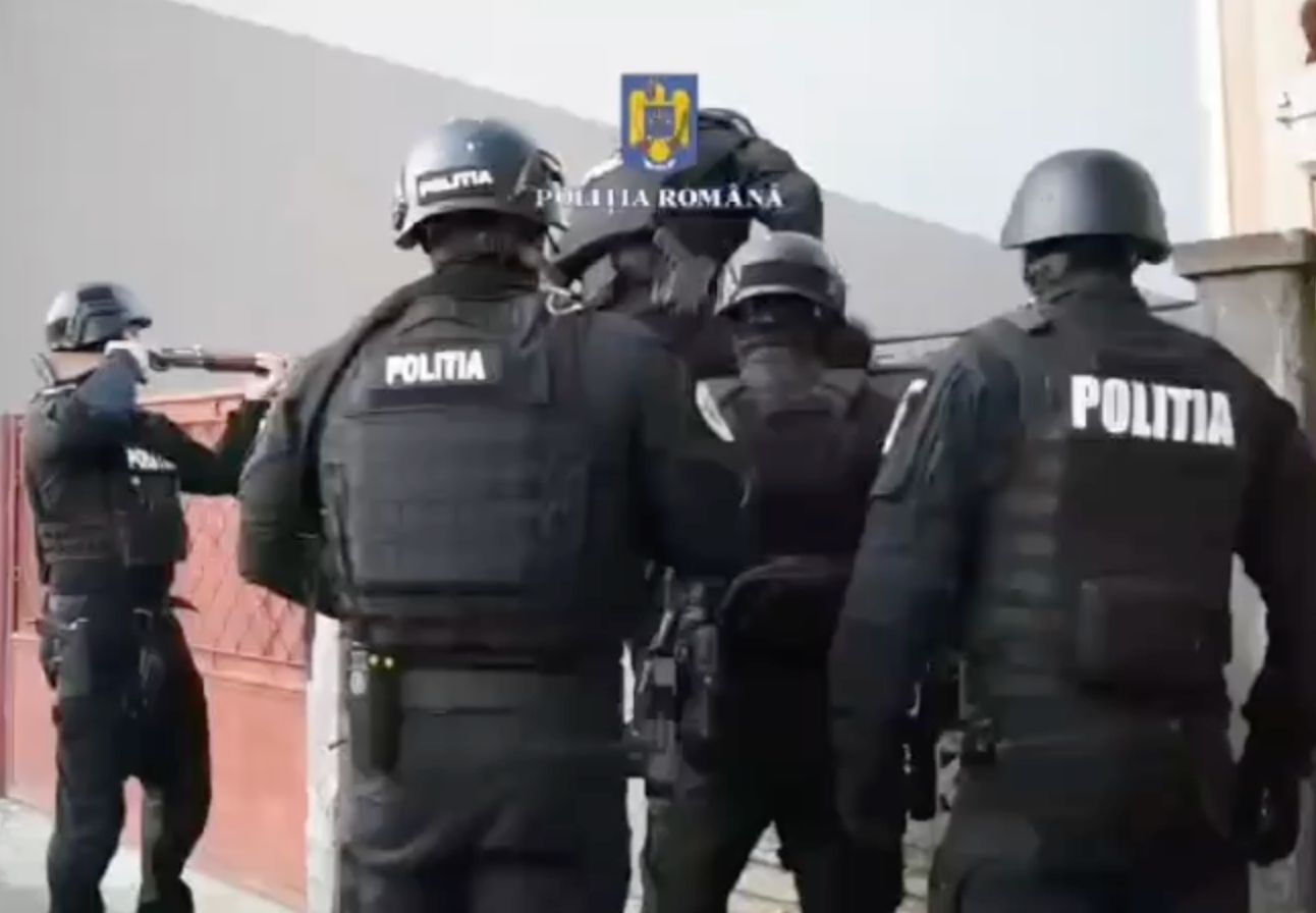Percheziție domiciliară la locuința unui bărbat din Mărăști | Foto: IPJ Cluj