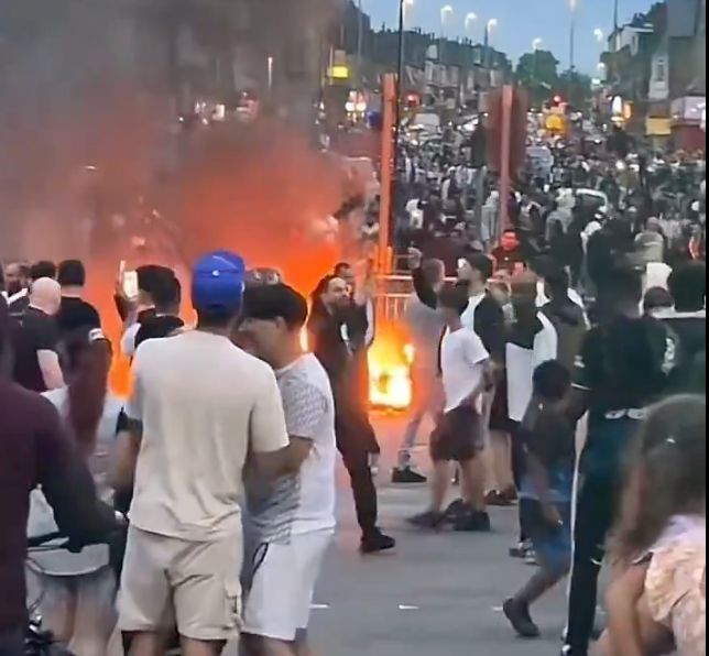 Românii s-au luat la bătaie cu polițiștii în Leeds | Foto: captură MENSAID - X