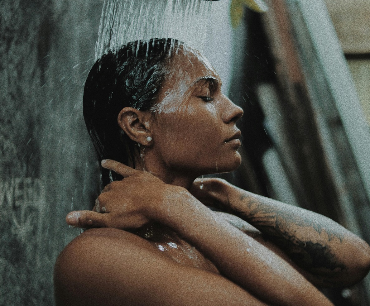 Secretul unui somn sănătos constă în dușul de seară. Foto: pexels.com