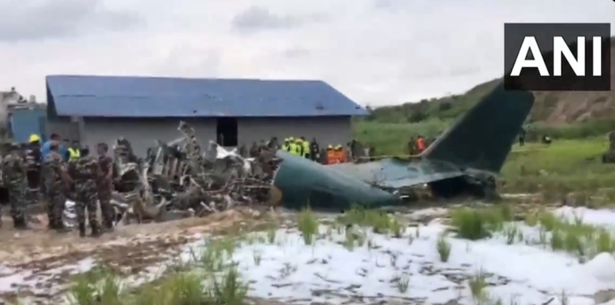 18 oameni au murit după ce un avion s-a prăbușit în Nepal. Foto: captură ANI
