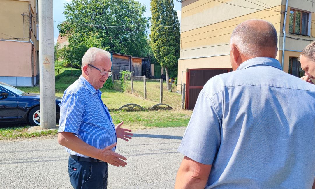 Primăria Huedin a predat amplasamentul pentru începerea lucrărilor de modernizare a străzilor și drumurilor din localitate|Foto: Primăria Huedin