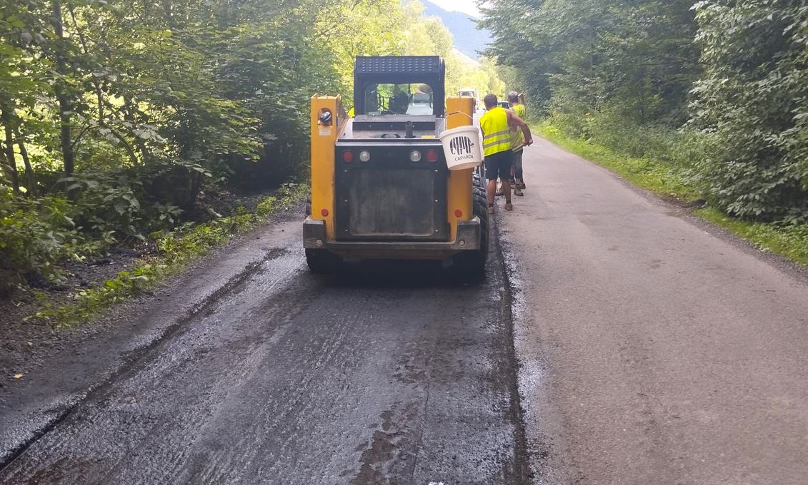 Circulație în condiții de siguranță pe un drum pitoresc din zona de munte a Clujului
