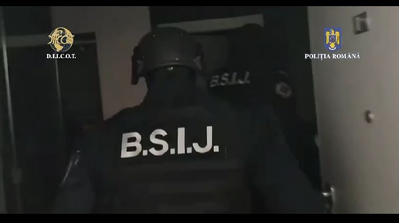 Doi cetățeni străini