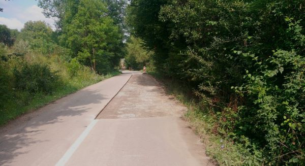 Lucrările de întreținere pe drumul județean care leagă Cornești de Osorhel