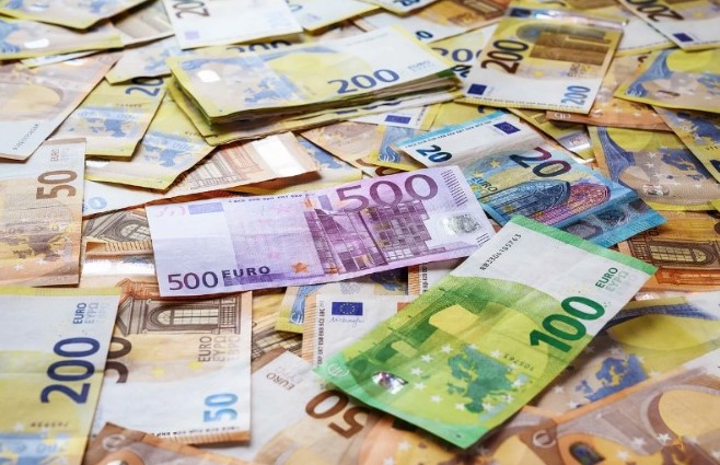 Românii plecați în străinătate au trimis acasă 6