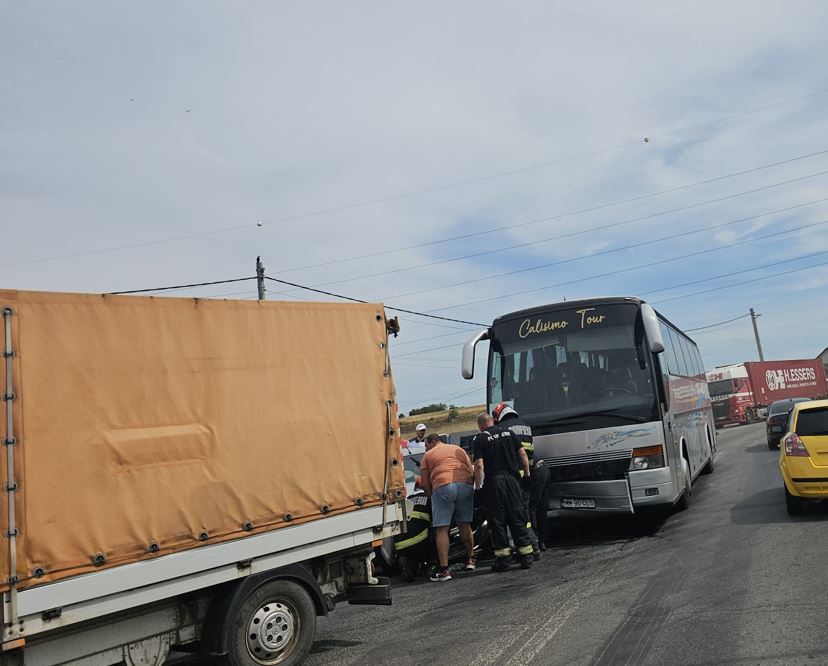Autocar cu elevi