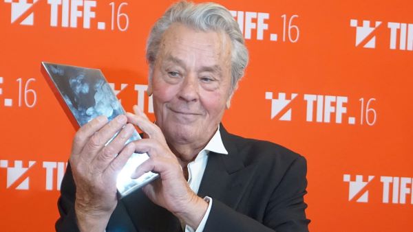 A murit Alain Delon
