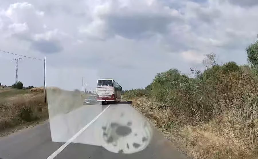 Un șofer a evitat în ultimul moment un accident
