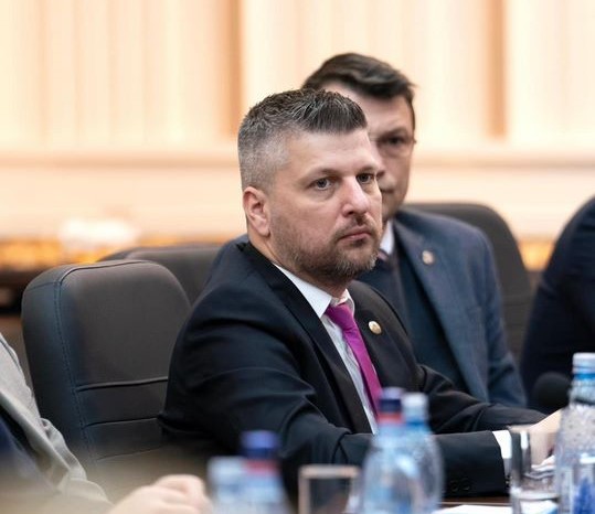 Deputatul PNL de Cluj Sorin Moldovan acuza ipocrizia partidelor extremiste: „Simion și AUR susțin că sunt de partea Ucrainei