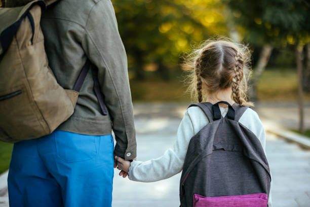 Părinţii care refuză semnarea contractelor cu şcoala