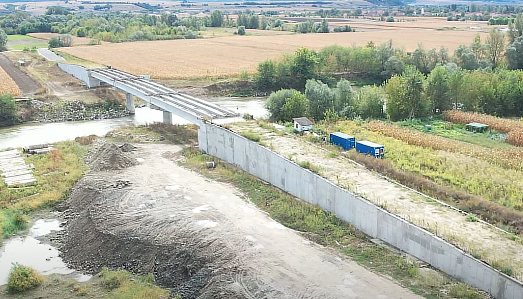 Monumentul neputinței. Şantierul unui pod peste Mureş