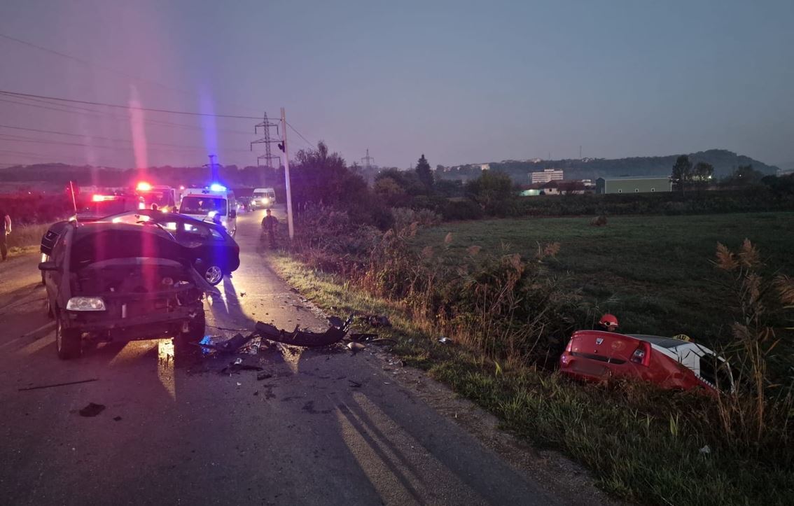Accident rutier în Dej. Un bărbat a fost transportat la spital.|Foto: ISU Cluj