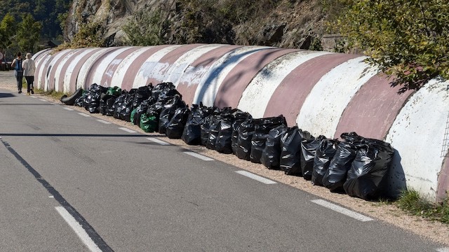 Aproape 5.000 de voluntari au colectat aproximativ 1.000 de saci de deșeuri | Foto: Consiliul Județean Cluj - Facebook