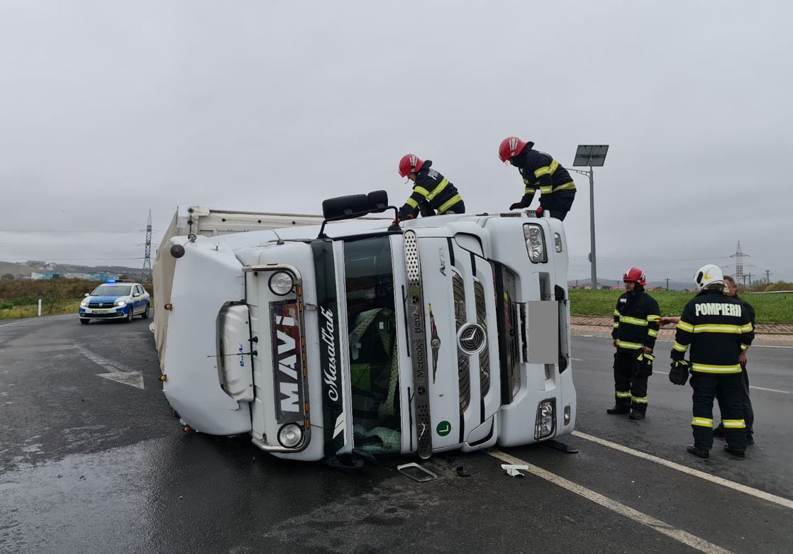 TIR răsturnat la ieșire din Apahida