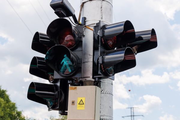 Semafoare pentru 16 noi treceri de pietoni şi două intersecţii