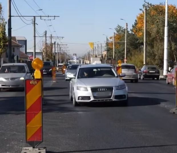 Circulație pe patru benzi