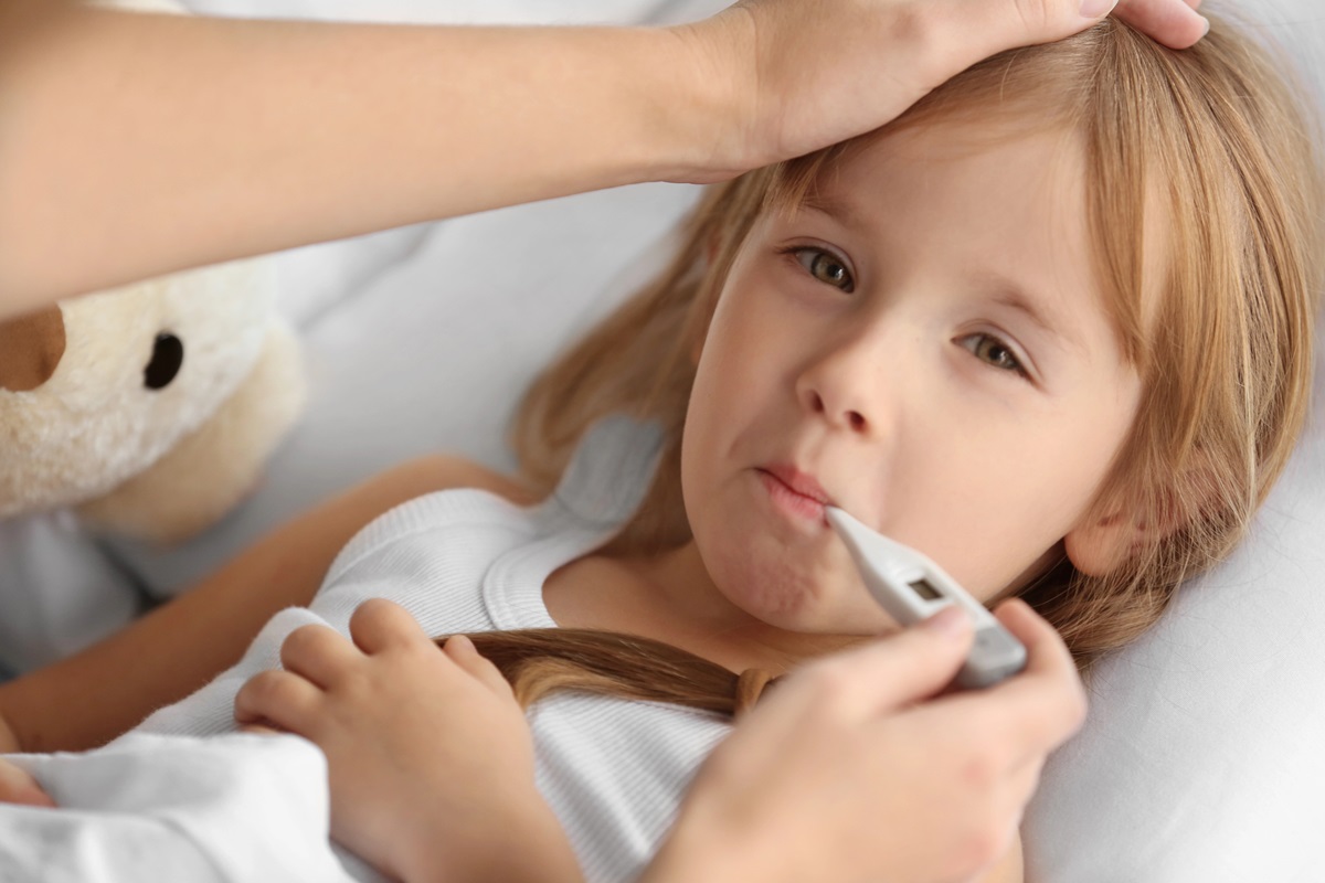 Pediatrii avertizează că părinții trebuie să meargă urgent la spital cu copilul care are VRS dacă acesta respiră cu dificultate