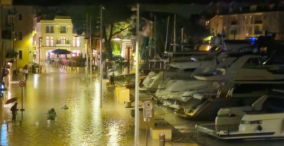 Stațiunea de lux Saint-Tropez a fost lovită de inundații masive