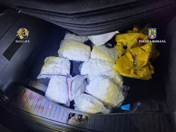 Doi traficanți de droguri de mare risc din Cluj au fost reţinuți de DIICOT | Foto: IPJ Cluj