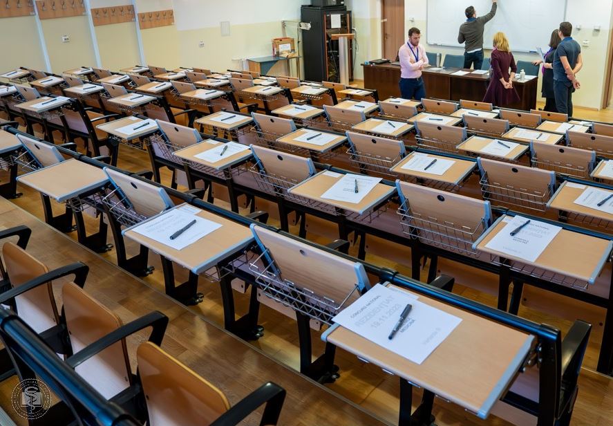 Peste 1.370 de candidați vor susține