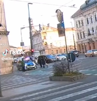 Doi poliţişti