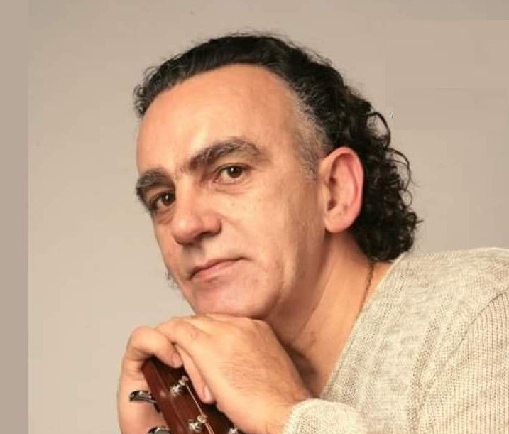 Muzicianul Marius Baţu