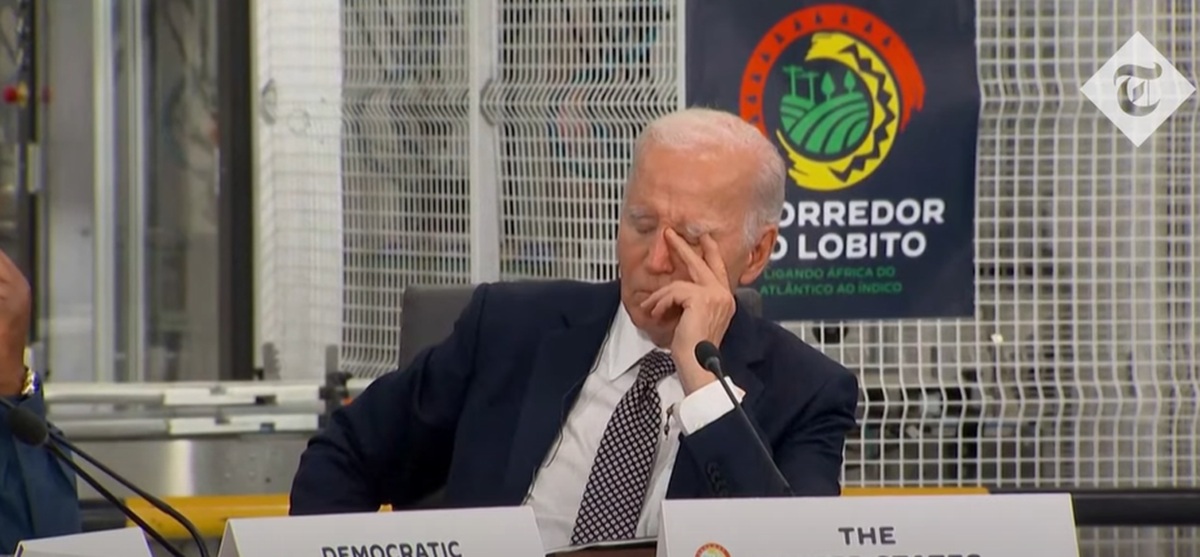 Președintele american Joe Biden a fost filmat în timp ce dormea la un summit în Angola