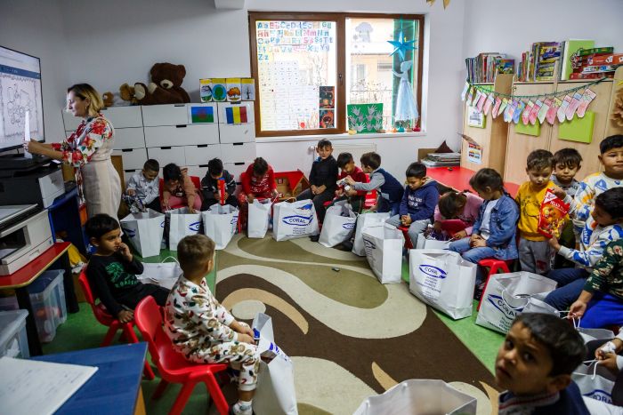 Moș Nicolae a împărțit cadouri pentru copiii de la Centrul de zi „Țara minunilor” din municipiul Cluj-Napoca