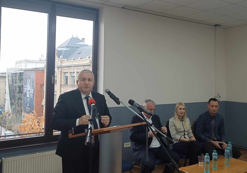Mesaj comun al liderilor clujeni ai partidelor pro-europene pentru parcursul euroatlantic al țării. PNL-PSD-USR-UDMR: „La urne