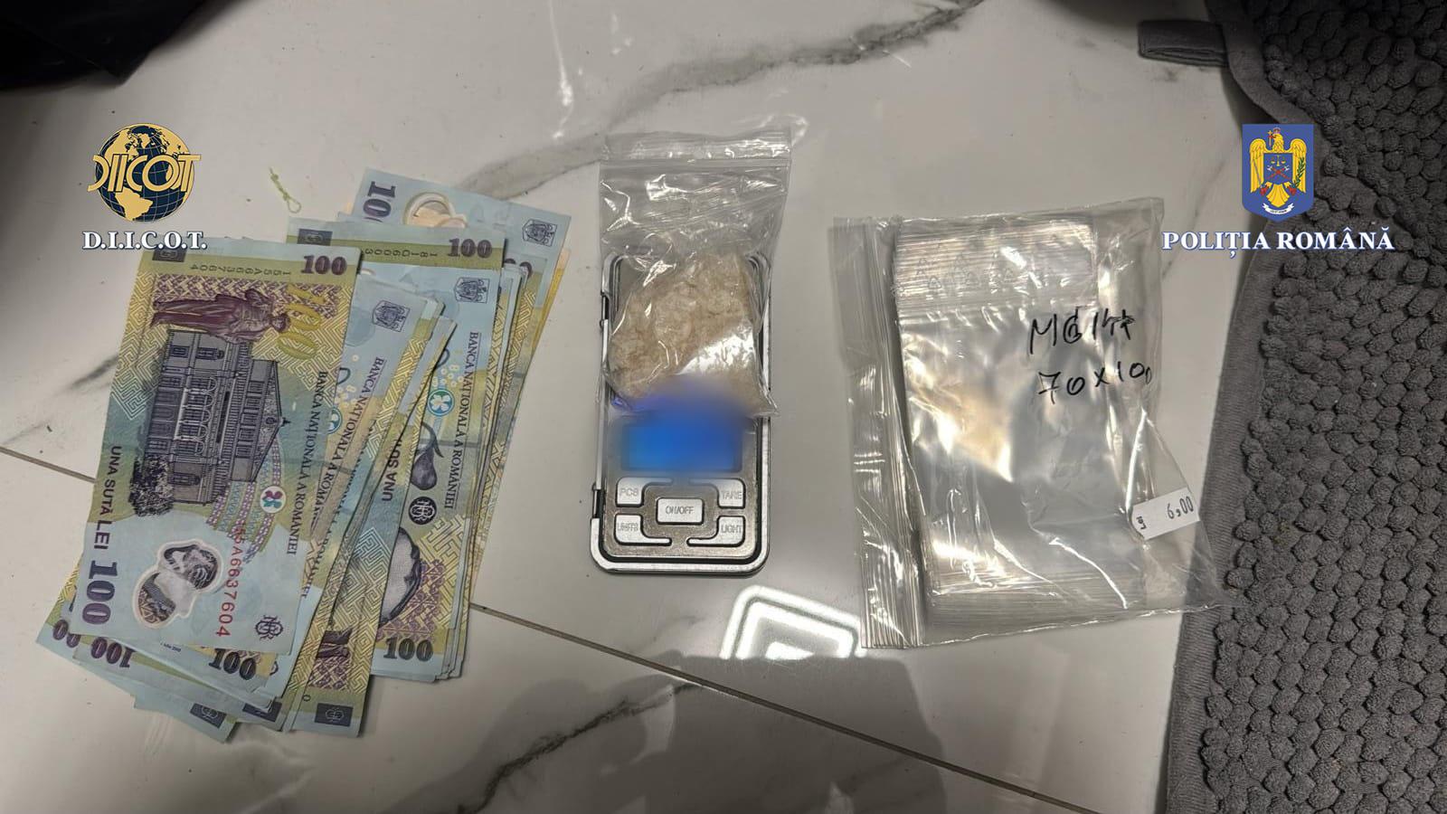 Un bărbat și o femeie au fost prinși în timp ce încercau să vândă droguri în Turda