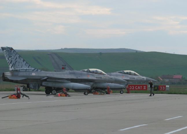 Alte trei aeronave F-16