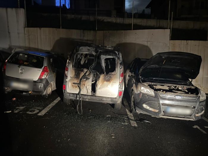 Mai multe mașini din Florești au fost cuprinse de flăcări