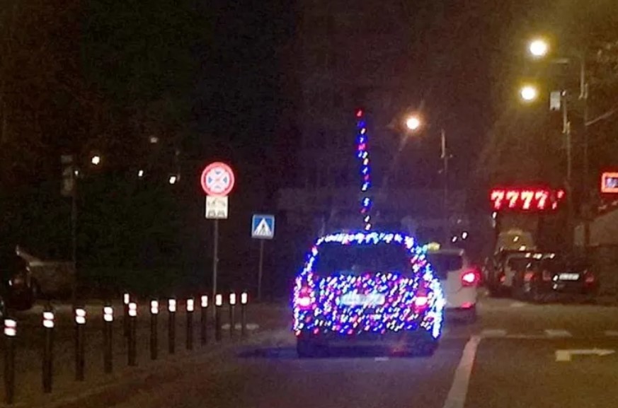 În preajma sărbătorilor de iarnă mulți români vor să simtă spiritul Crăciunului și în trafic
