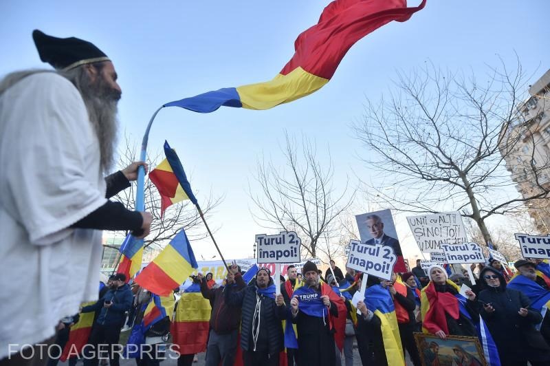 Mai multe persoane isi exprima sustinerea fata de Calin Georgescu