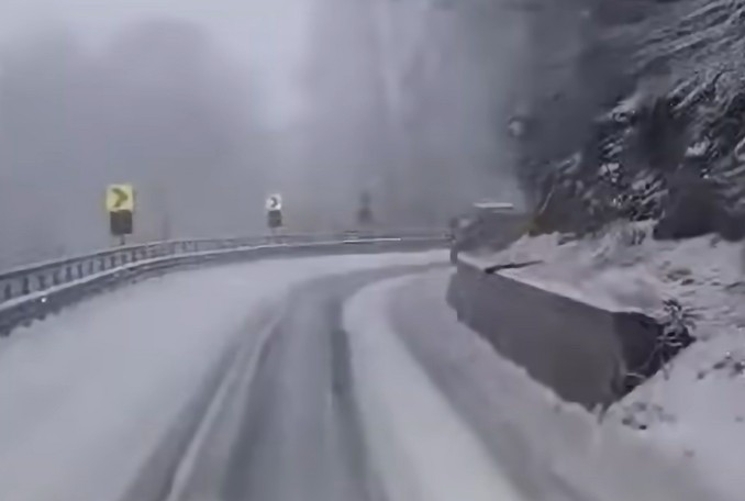 Stratul de zăpadă în Munţii Rodnei a ajuns luni la 43 cm