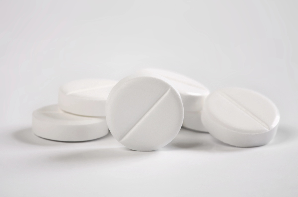 Tinerii își riscă viața pe TikTok prin consumul excesiv de paracetamol în cadrul unei noi provocări. Foto: depositphotos.com
