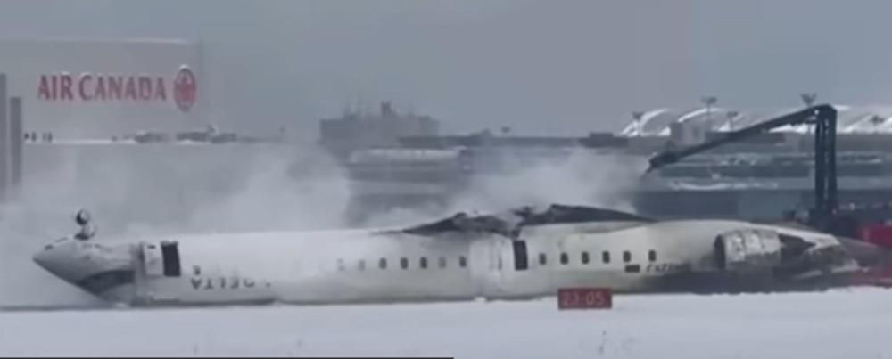 Un avion Delta cu 80 de persoane s-a răsturnat la aterizarea pe aeroportul din Toronto